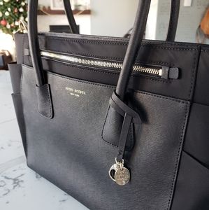 Henri bendel diaper bag, 6 pockets on the inside